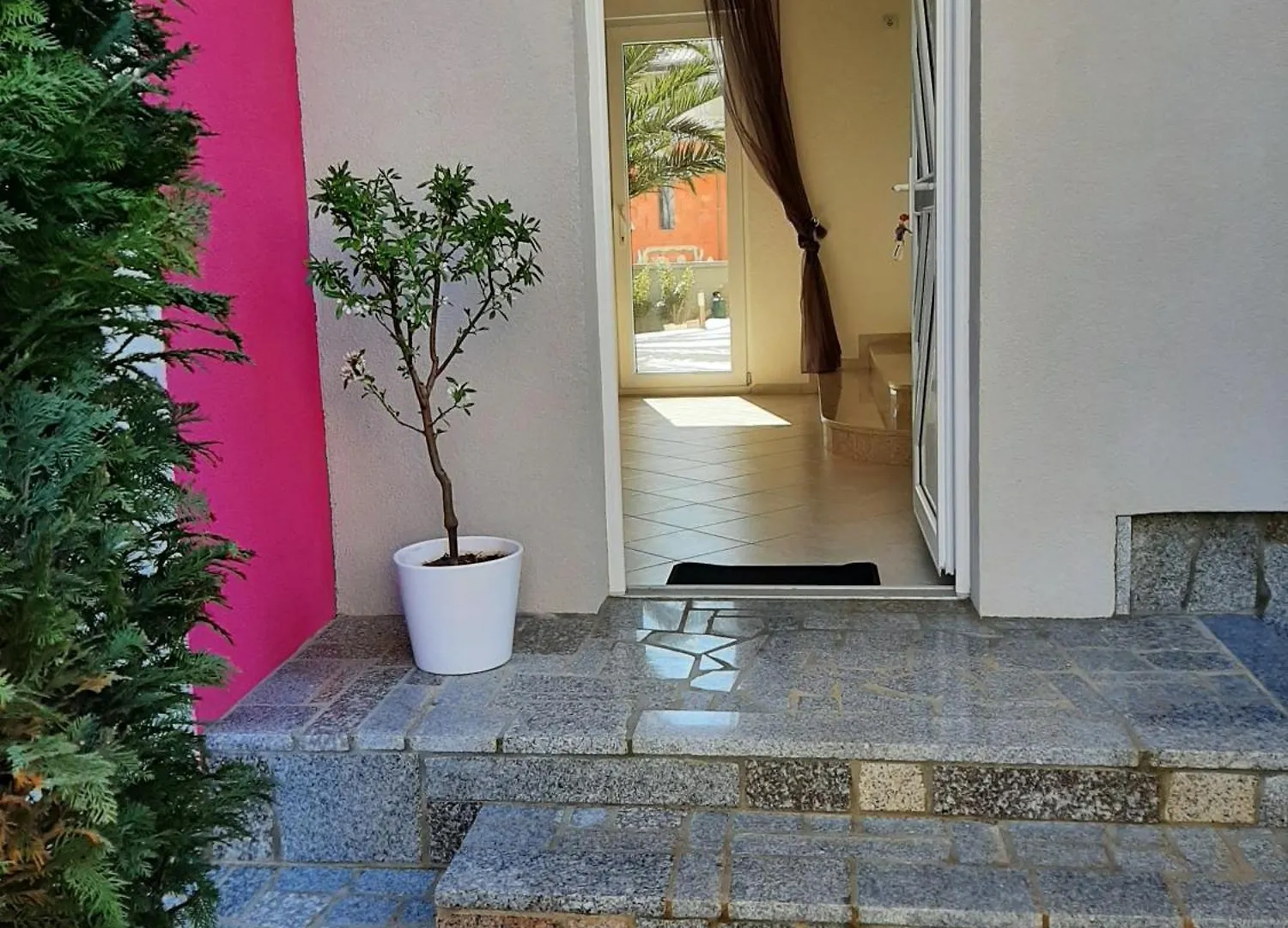 Apartment Traumvilla Adria: Beachfront Pool Retreat for 6 in Istria Liznjan